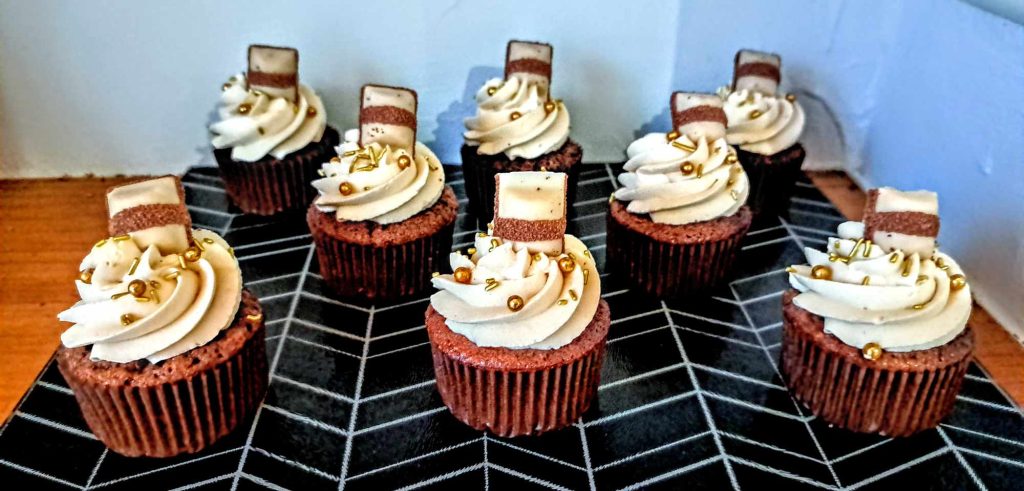 Cupcakes-cake-pops-magnums-cake-meringues15