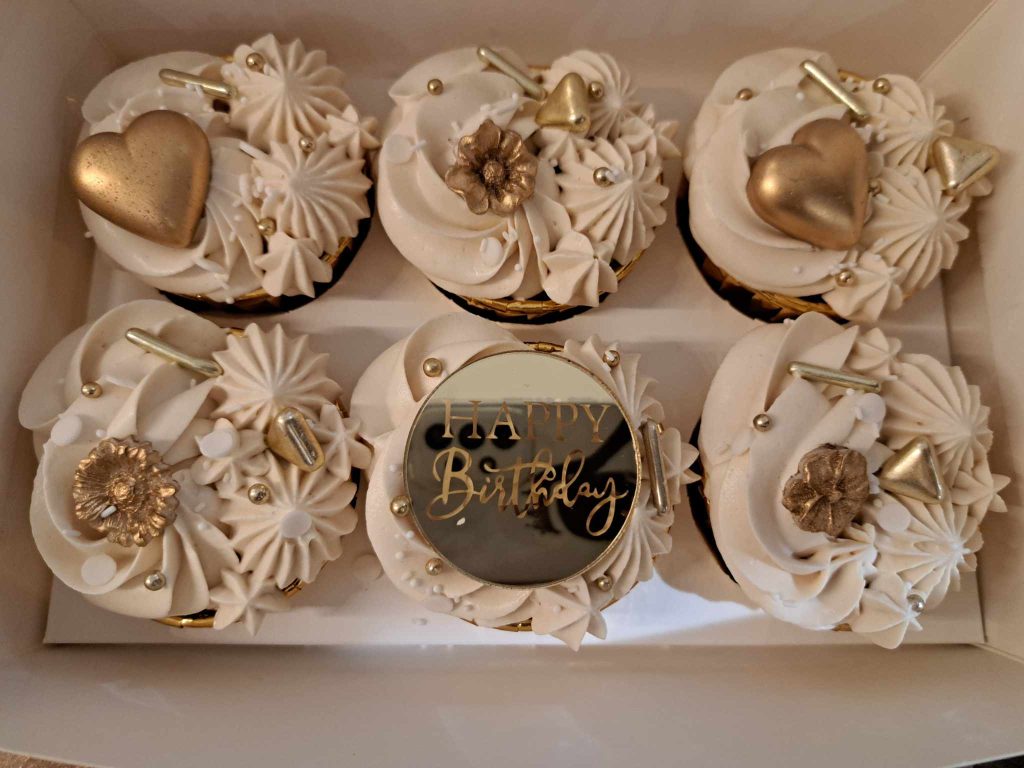 Cupcakes-cake-pops-magnums-cake-meringues2