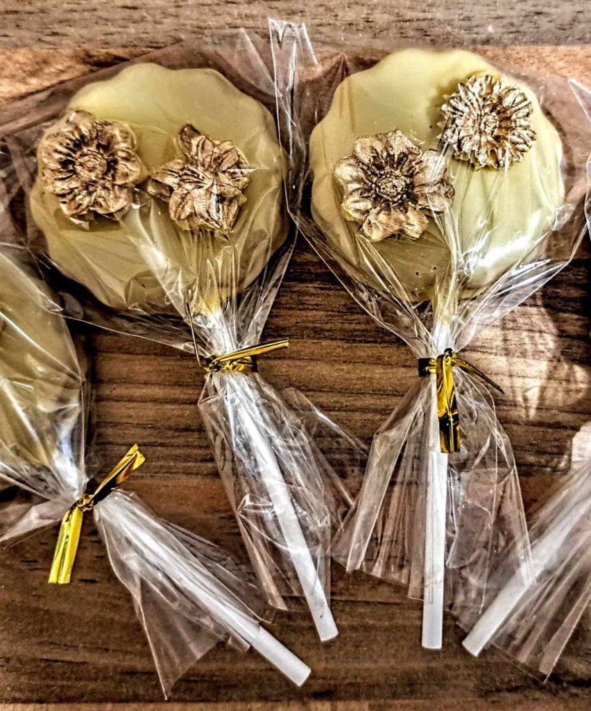 Cupcakes-cake-pops-magnums-cake-meringues21