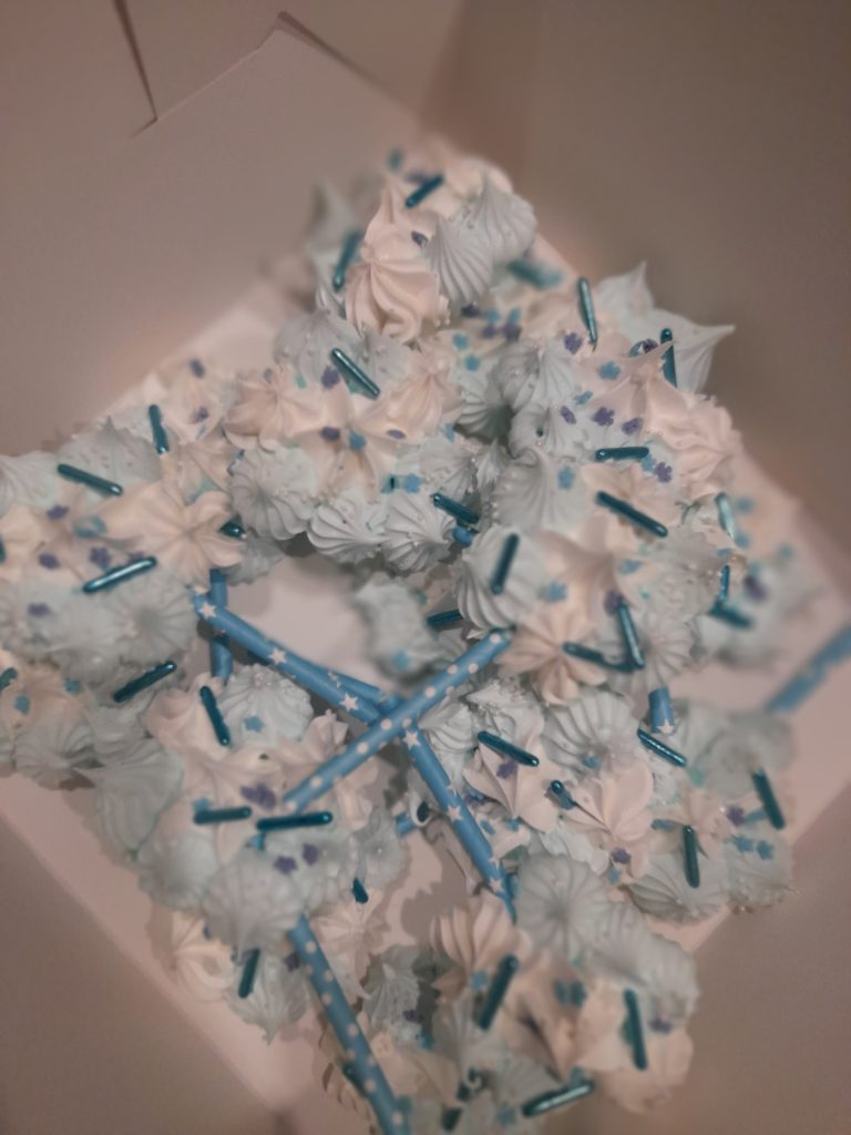 Cupcakes-cake-pops-magnums-cake-meringues24