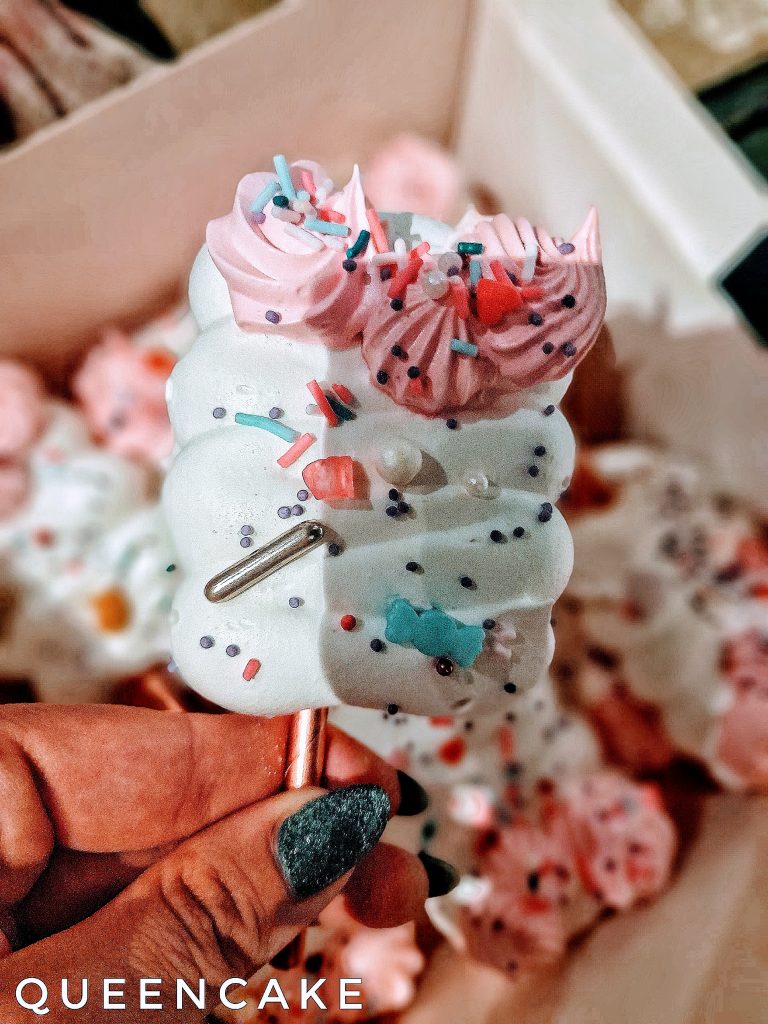 Cupcakes-cake-pops-magnums-cake-meringues25