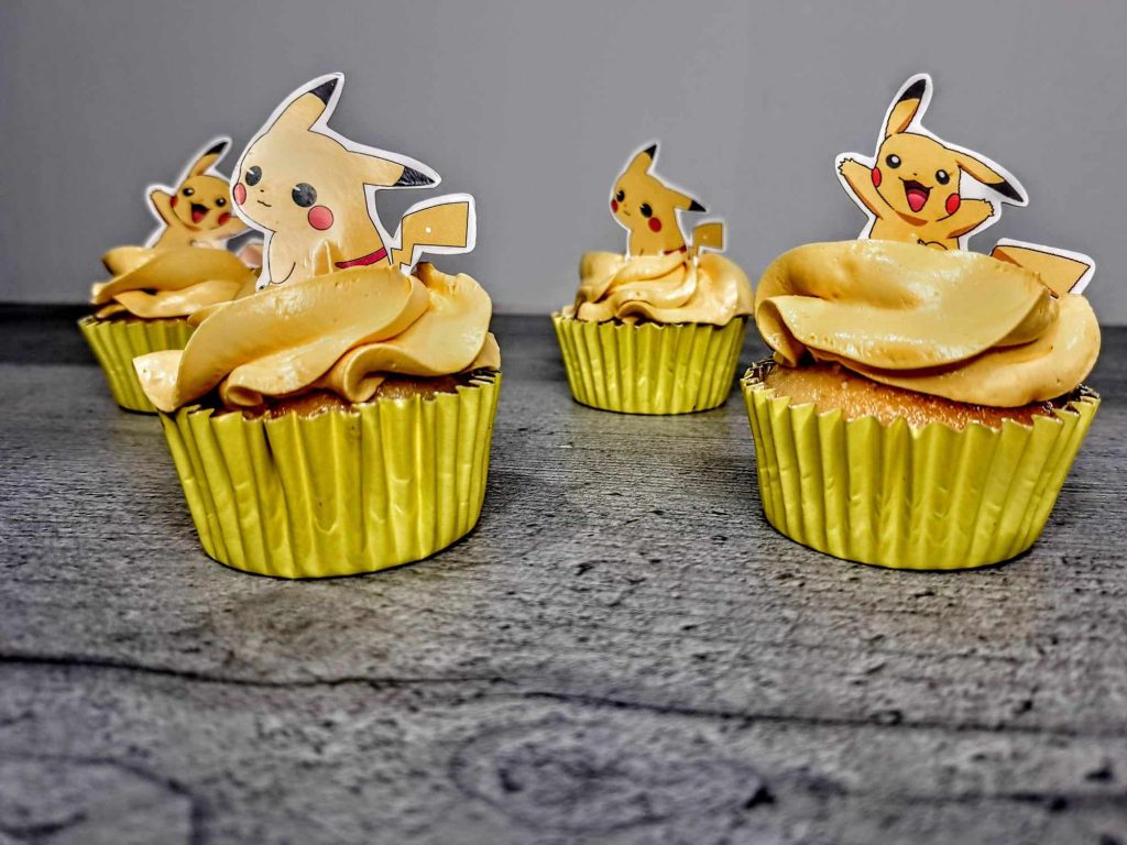 Cupcakes-cake-pops-magnums-cake-meringues26