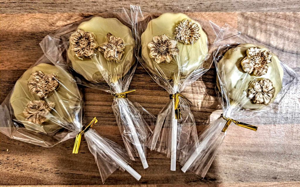 Cupcakes-cake-pops-magnums-cake-meringues3