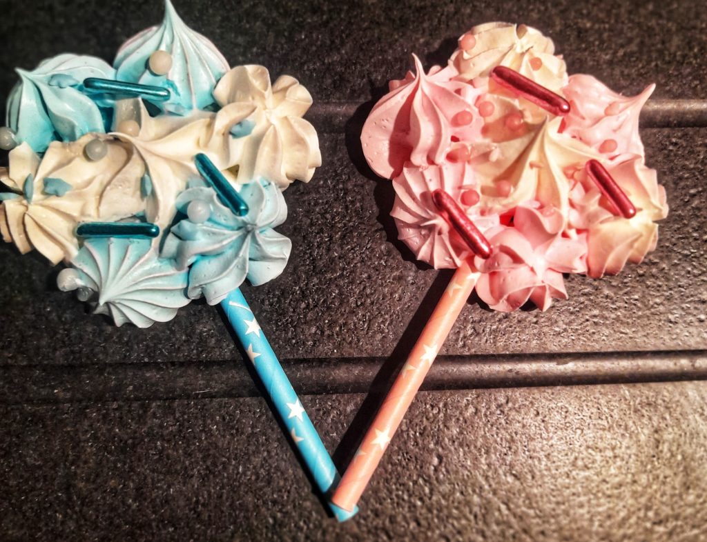 Cupcakes-cake-pops-magnums-cake-meringues30