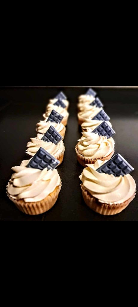 Cupcakes-cake-pops-magnums-cake-meringues31