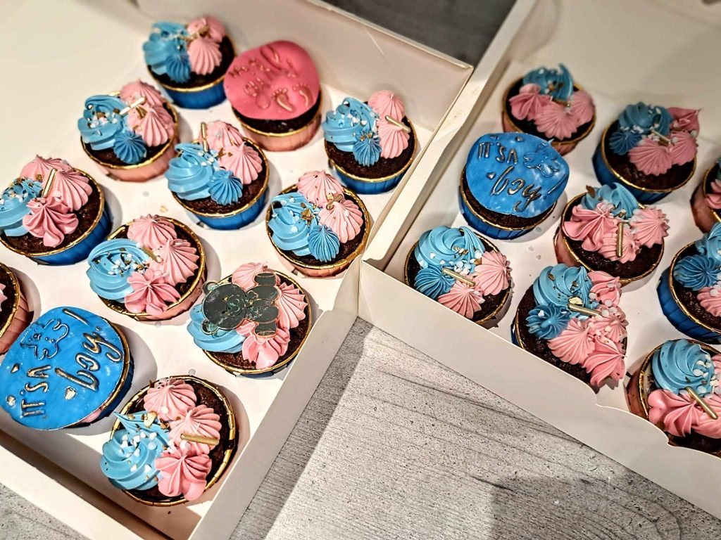 Cupcakes-cake-pops-magnums-cake-meringues34