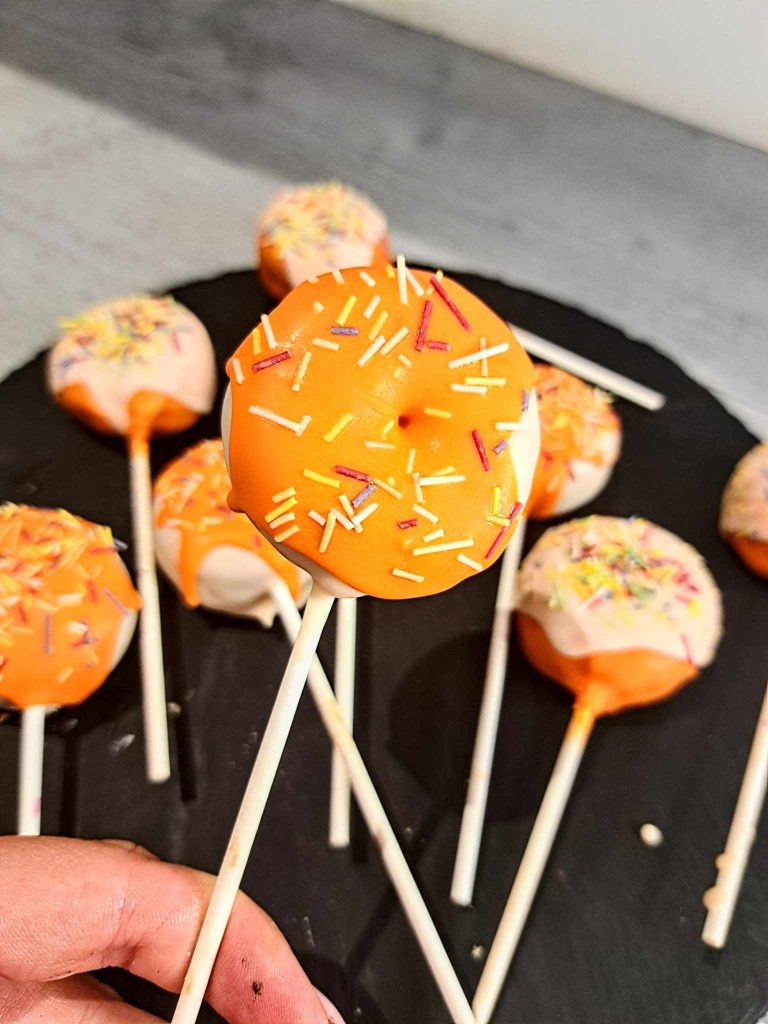 Cupcakes-cake-pops-magnums-cake-meringues8