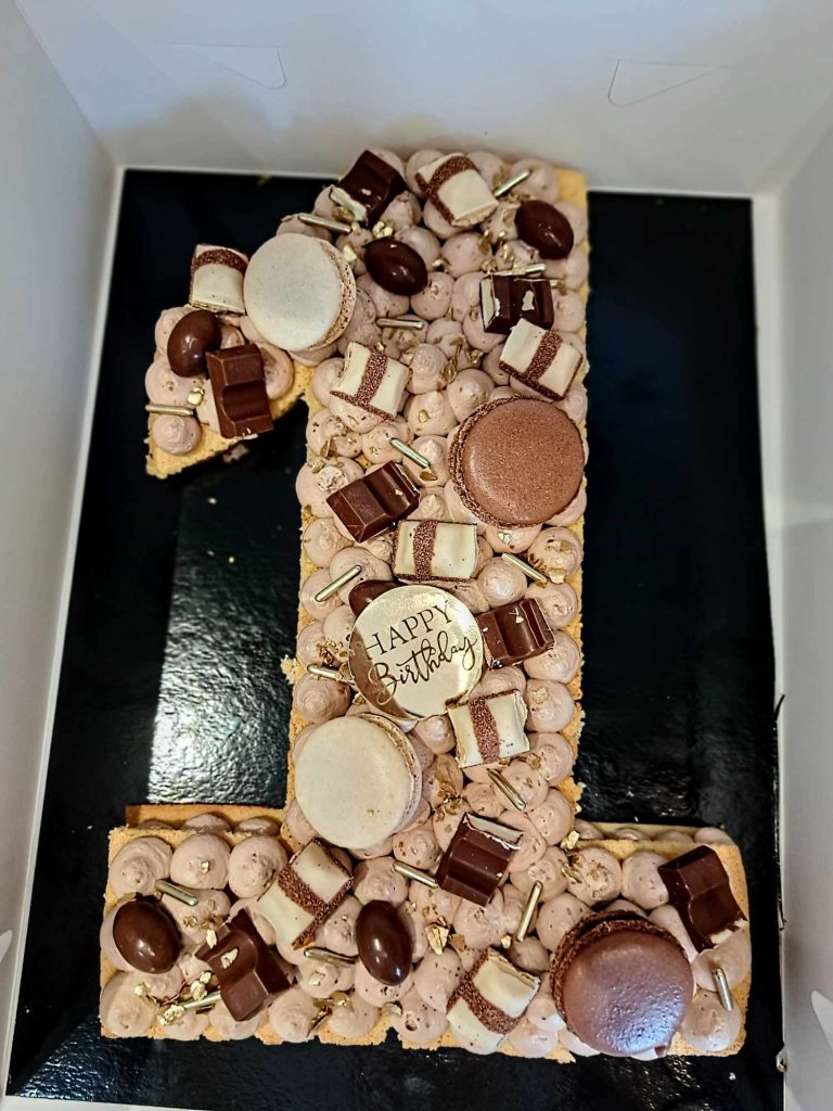 Number-letter-form-zodiaq-cake13