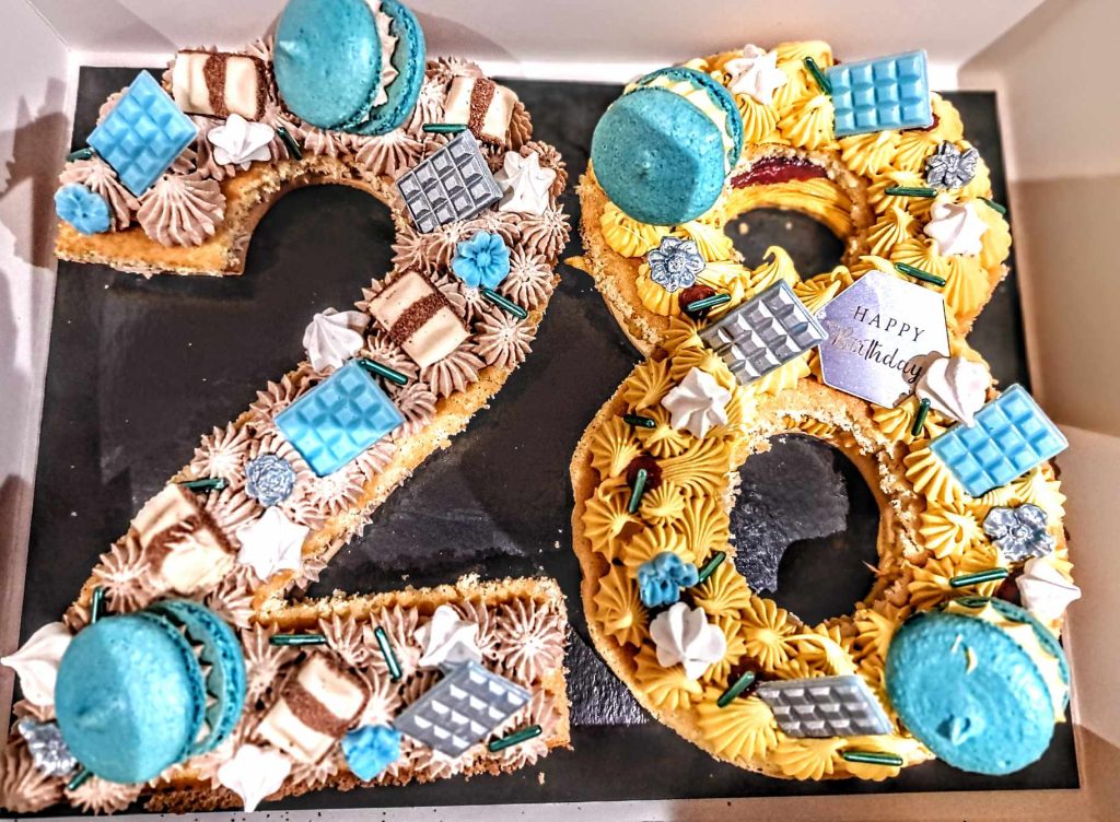 Number-letter-form-zodiaq-cake25